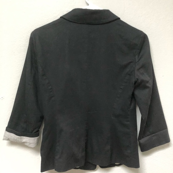 Express Black Tailored Blazer with Cropped Length and Structured Shoulders - Picture 3 of 5